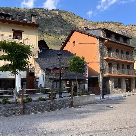 Espot Cowork & Apartments - L'Amfitriona Exterior photo